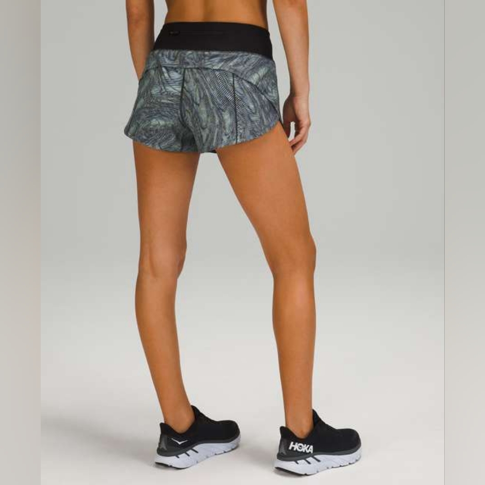 Lululemon speed up shorts size 4 - Picture 2 of 7